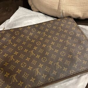 Louis Vuitton Document/laptop bag
Authentic